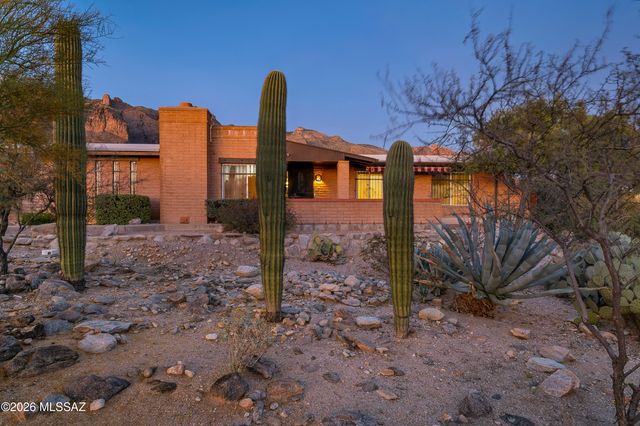 7112 N Chimney Rock Place, Tucson, AZ 85718
