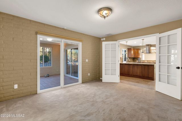 7112 N Chimney Rock Place, Tucson, AZ 85718