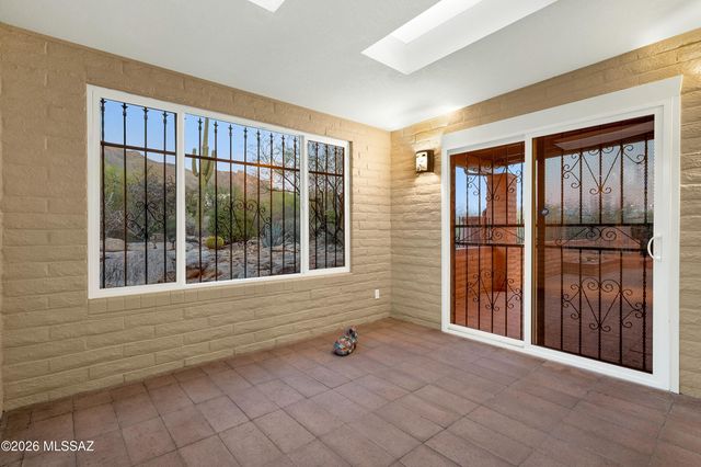 7112 N Chimney Rock Place, Tucson, AZ 85718