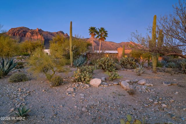 7112 N Chimney Rock Place, Tucson, AZ 85718