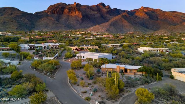 7112 N Chimney Rock Place, Tucson, AZ 85718