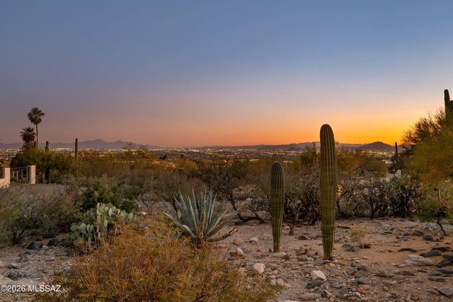 7112 N Chimney Rock Place, Tucson, AZ 85718