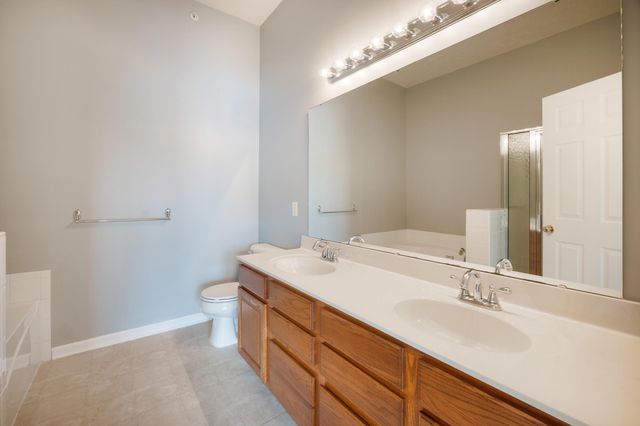 2084 Divot Drive, Burlington, KY 41005