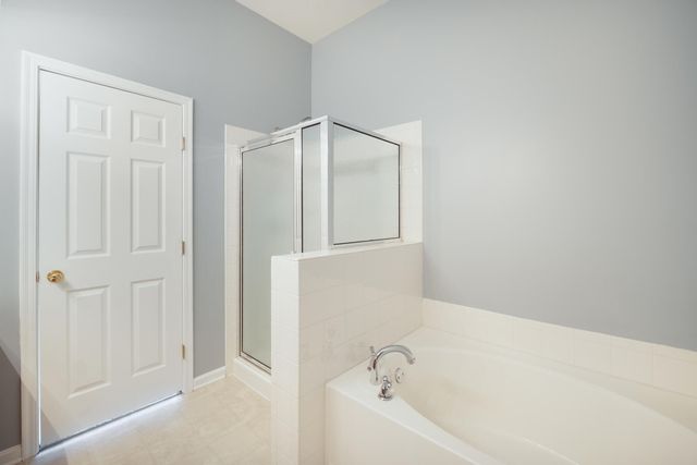 2084 Divot Drive, Burlington, KY 41005