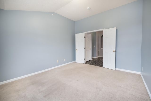 2084 Divot Drive, Burlington, KY 41005