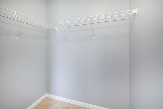 2084 Divot Drive, Burlington, KY 41005