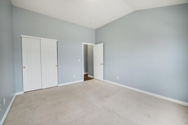 2084 Divot Drive, Burlington, KY 41005