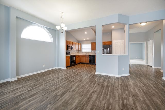 2084 Divot Drive, Burlington, KY 41005