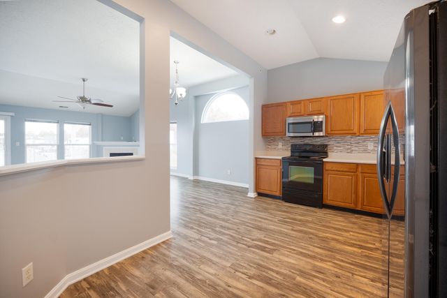 2084 Divot Drive, Burlington, KY 41005