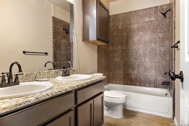 216 STONE GATE DR, New Braunfels, TX 78130