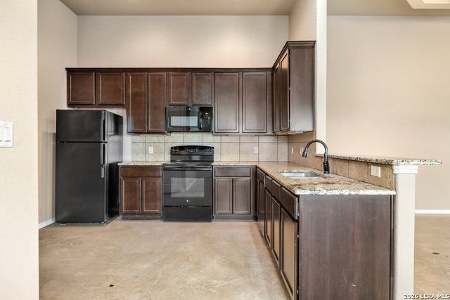216 STONE GATE DR, New Braunfels, TX 78130