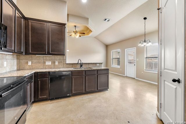 216 STONE GATE DR, New Braunfels, TX 78130
