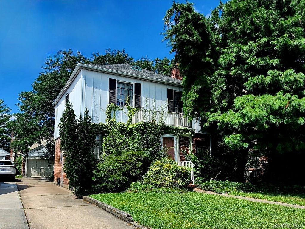7516 175th Street, Fresh Meadows, NY 11366 — exterior