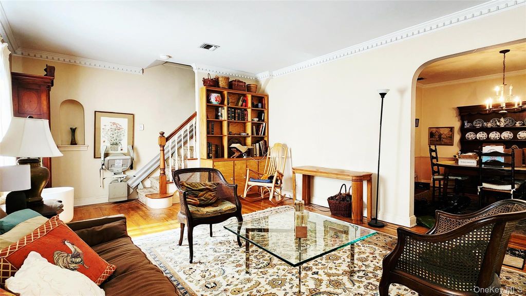 7516 175th Street, Fresh Meadows, NY 11366 — photo 3