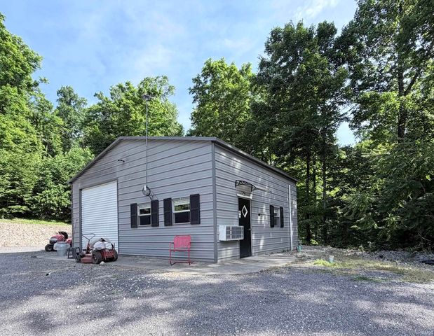 155 W Smithville Road, Bloomington, IN 47403