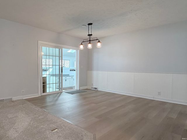 155 W Smithville Road, Bloomington, IN 47403