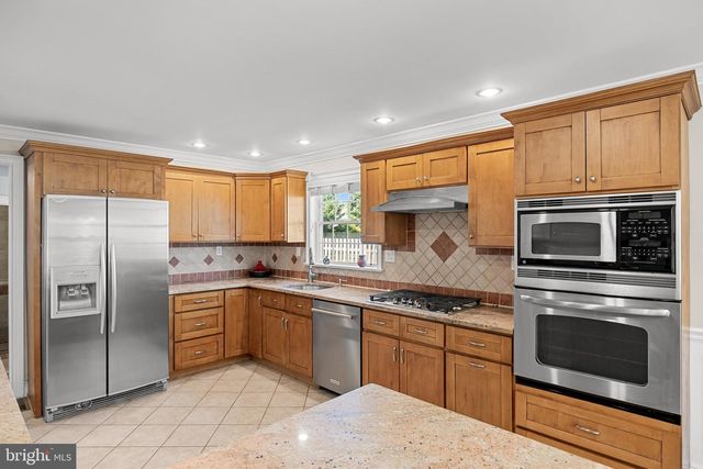 127 DEERFIELD DR, Cherry Hill, NJ 08034