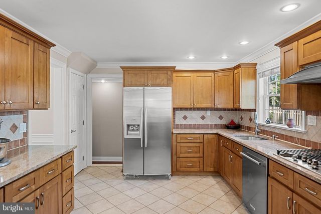 127 DEERFIELD DR, Cherry Hill, NJ 08034