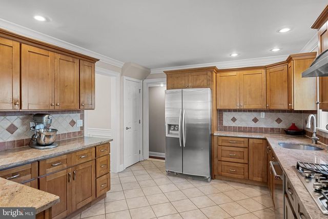 127 DEERFIELD DR, Cherry Hill, NJ 08034