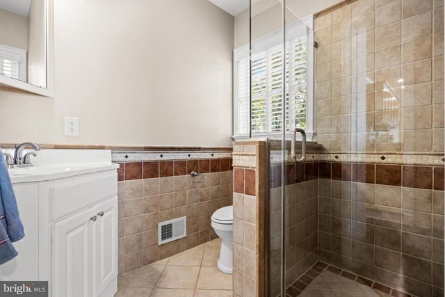127 DEERFIELD DR, Cherry Hill, NJ 08034