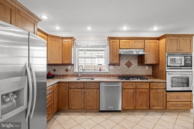 127 DEERFIELD DR, Cherry Hill, NJ 08034