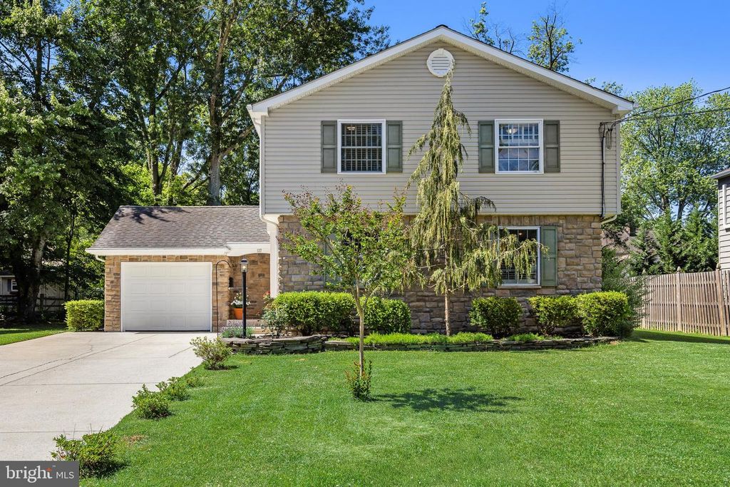 127 DEERFIELD DR, Cherry Hill, NJ 08034