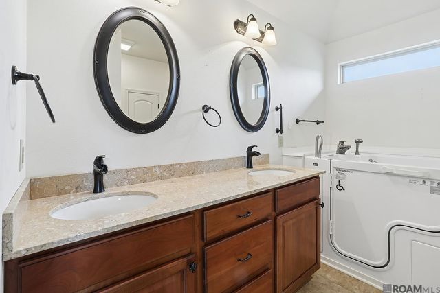 9277 Yellowfin Dr, Denham Springs, LA 70726