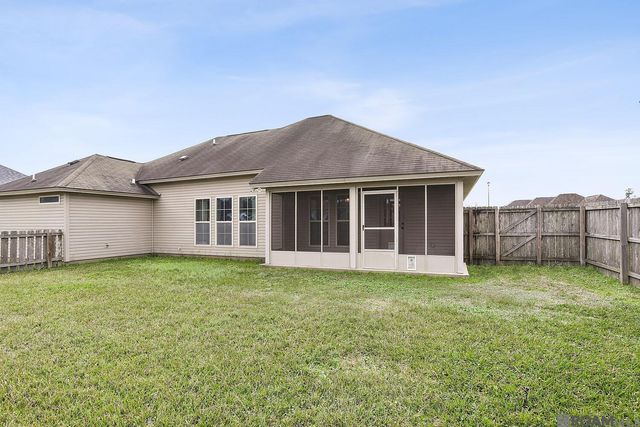 9277 Yellowfin Dr, Denham Springs, LA 70726
