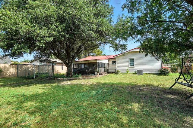 1017 2nd Street, Hamlin, TX 79520