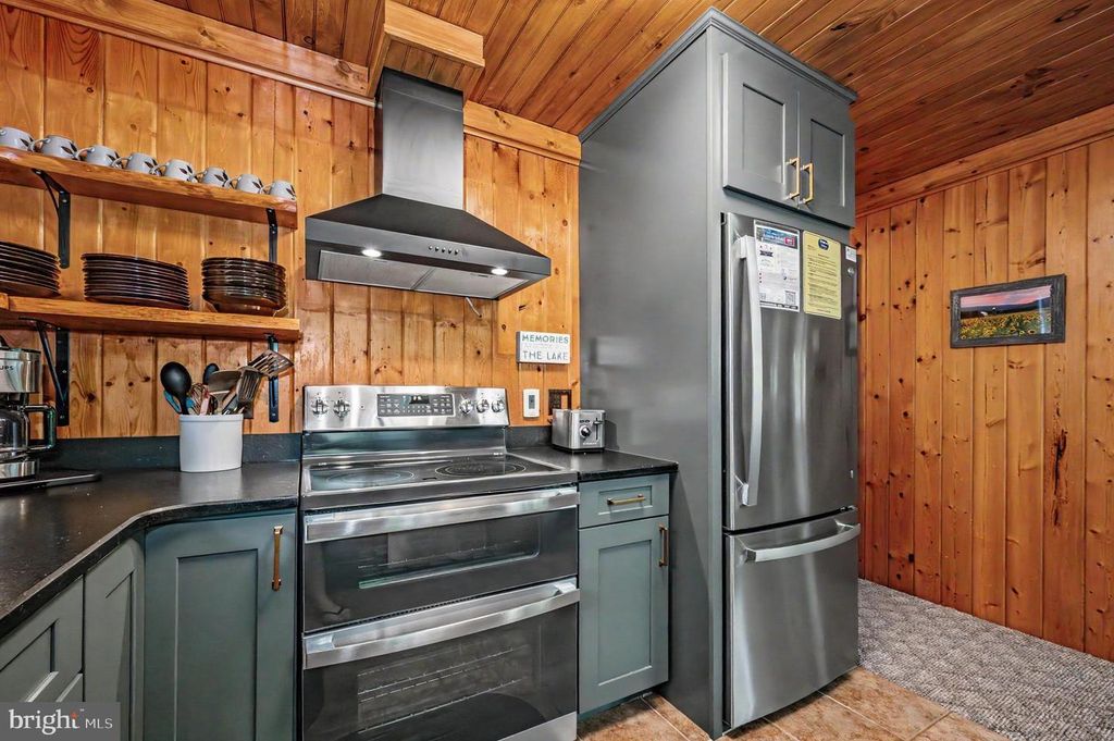 Image 9 of property listing at 61 FREDERICK CIR, Swanton, MD 21561