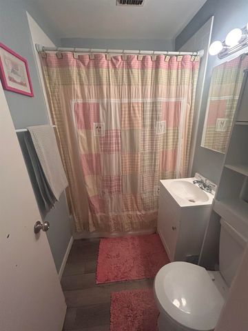 2421 S Bennett Ave, Wichita, KS 67217