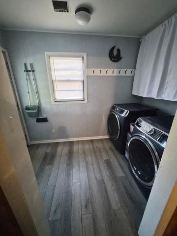 2421 S Bennett Ave, Wichita, KS 67217