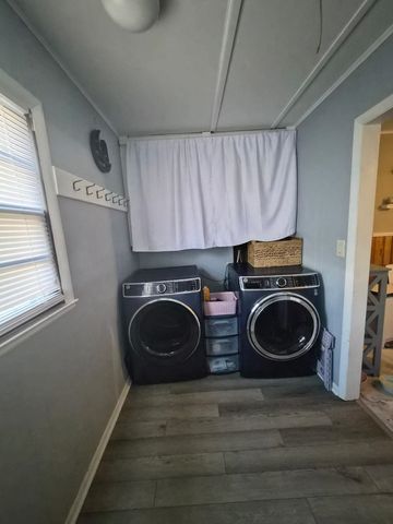 2421 S Bennett Ave, Wichita, KS 67217