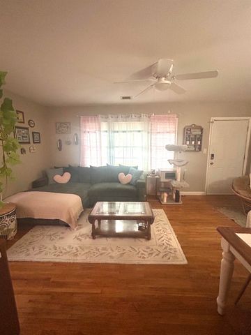 2421 S Bennett Ave, Wichita, KS 67217