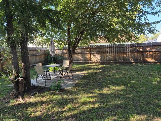 2421 S Bennett Ave, Wichita, KS 67217