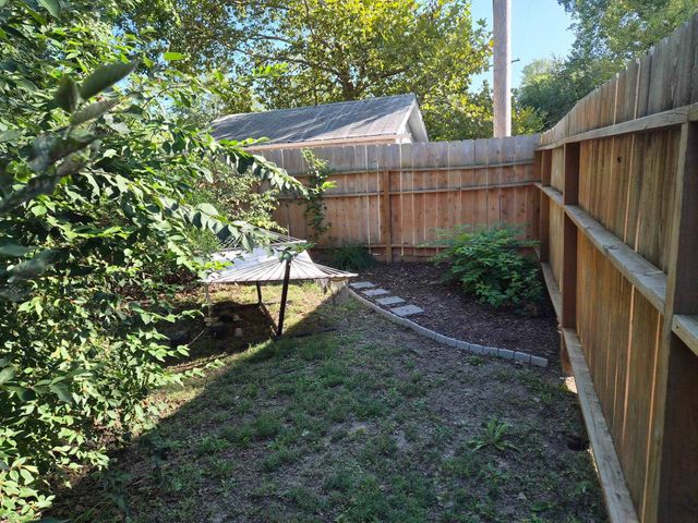 2421 S Bennett Ave, Wichita, KS 67217