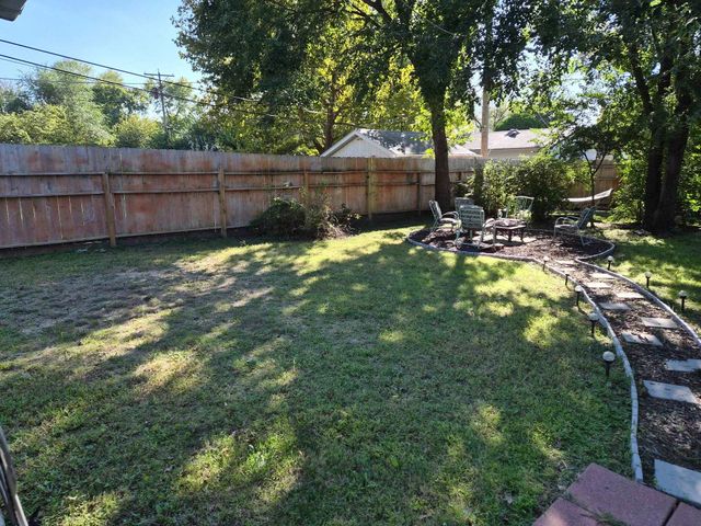 2421 S Bennett Ave, Wichita, KS 67217