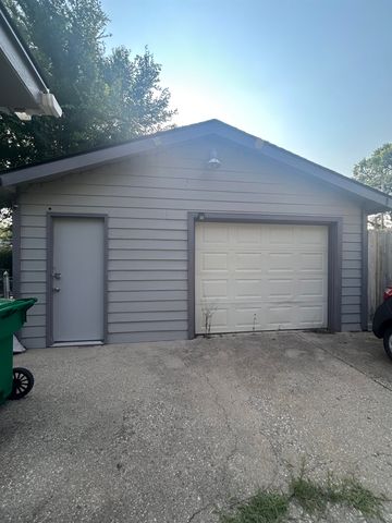 2421 S Bennett Ave, Wichita, KS 67217