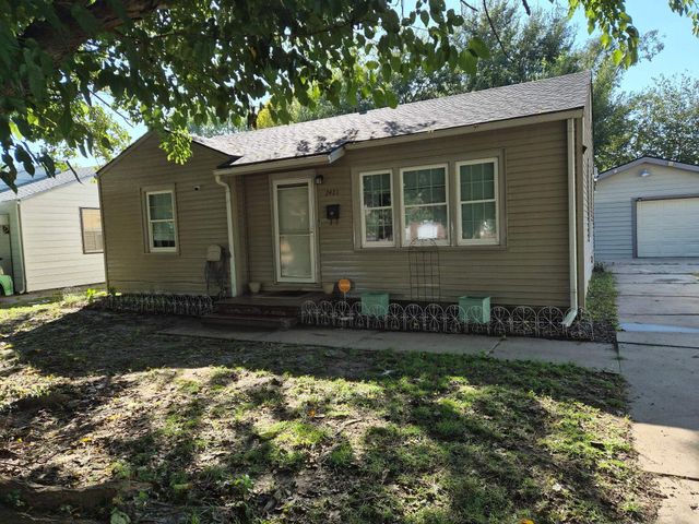2421 S Bennett Ave, Wichita, KS 67217