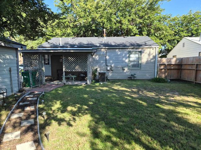2421 S Bennett Ave, Wichita, KS 67217