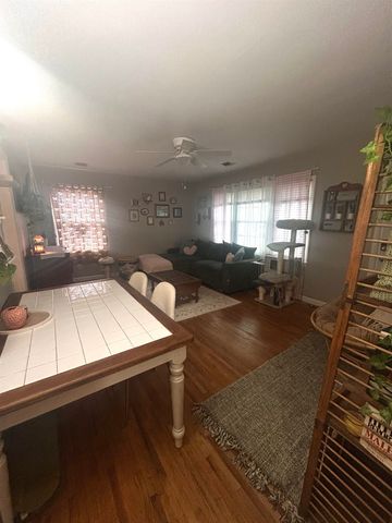 2421 S Bennett Ave, Wichita, KS 67217