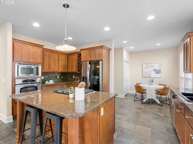 12847 Nw BAYONNE Ln, Portland, OR 97229