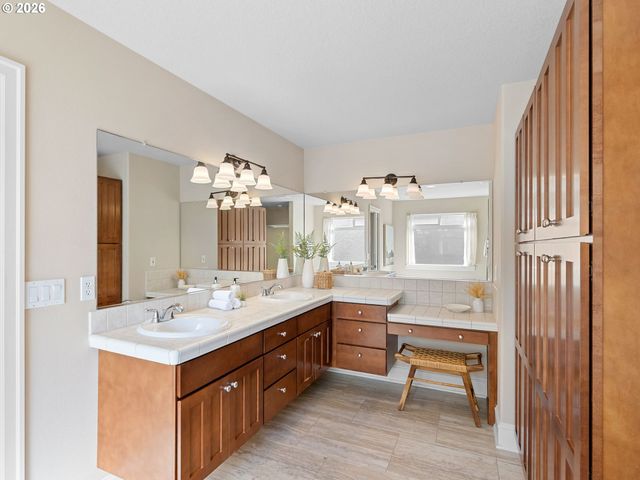 12847 Nw BAYONNE Ln, Portland, OR 97229