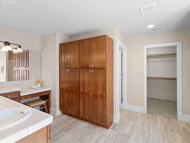 12847 Nw BAYONNE Ln, Portland, OR 97229