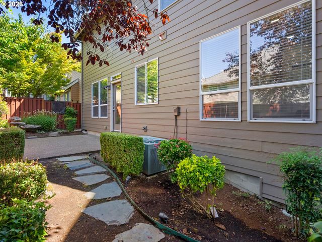 12847 Nw BAYONNE Ln, Portland, OR 97229