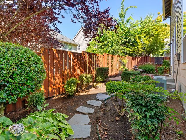 12847 Nw BAYONNE Ln, Portland, OR 97229