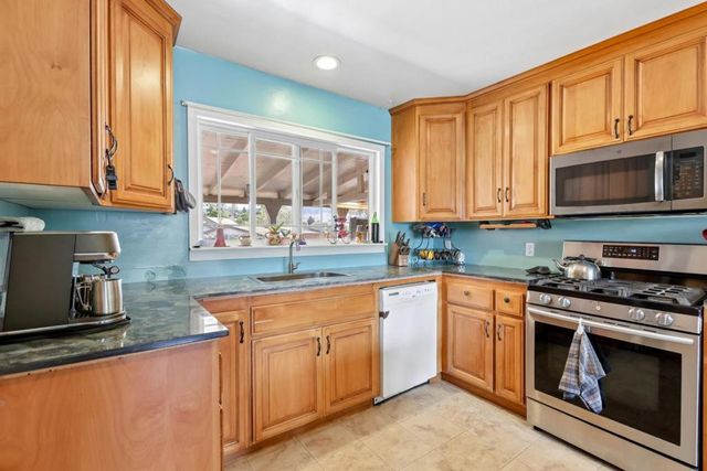 12 Taylor Road, Watsonville, CA 95076