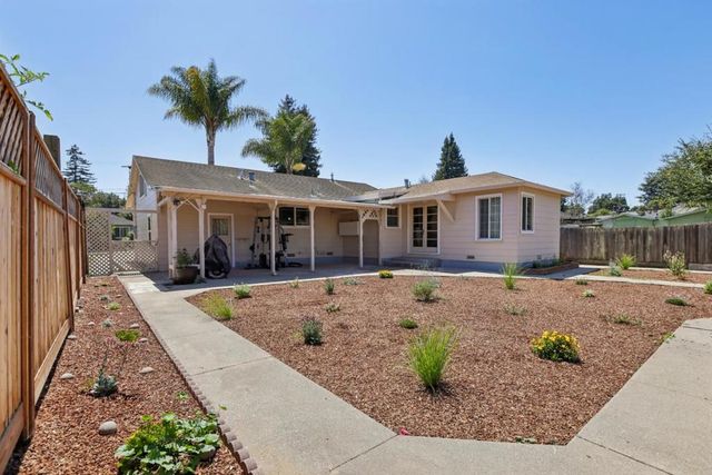 12 Taylor Road, Watsonville, CA 95076