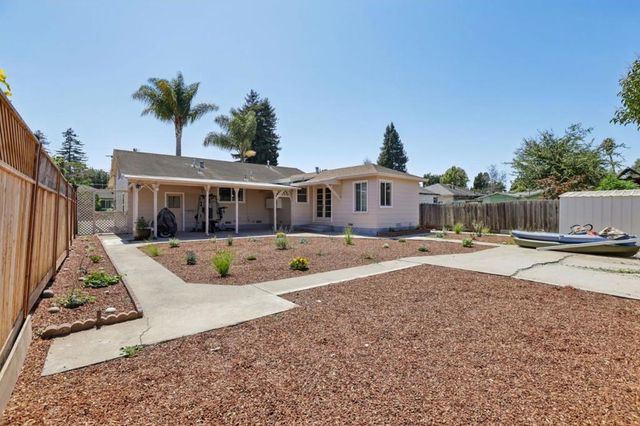 12 Taylor Road, Watsonville, CA 95076