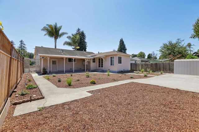 12 Taylor Road, Watsonville, CA 95076
